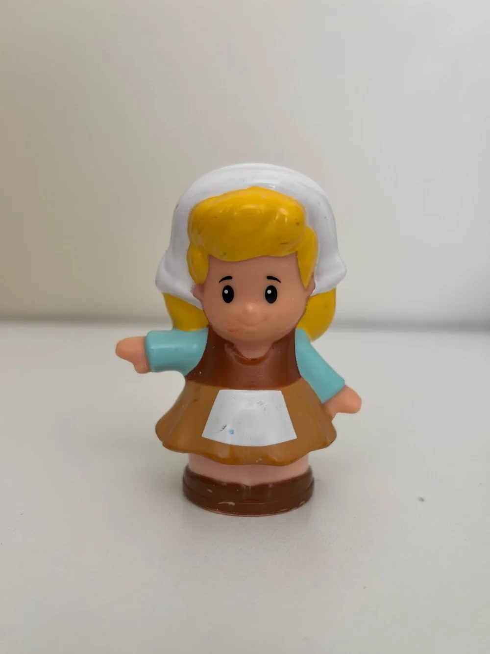 Fisher-Price Little People Maid Cinderella